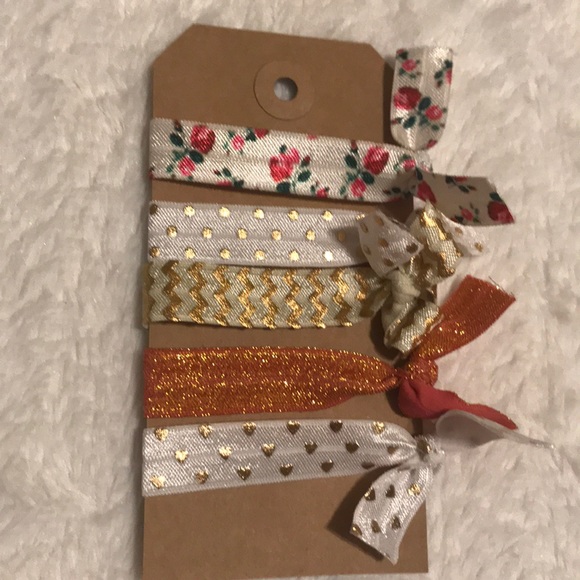 custom made Accessories - 2sets for $10💕 sassy hair ties 💁‍♀️
